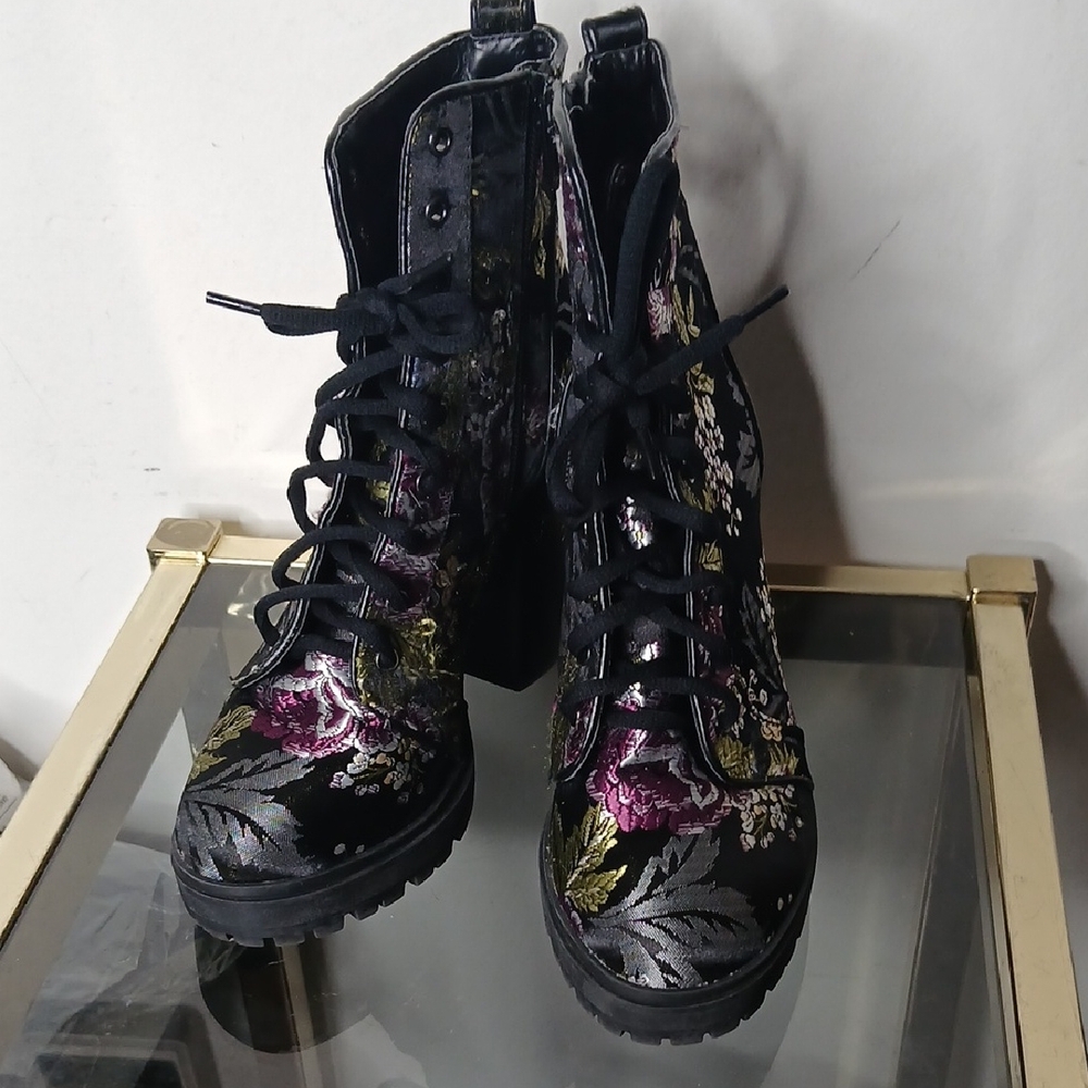 Steve Madden Floral Heeled Combat Boots Size 7